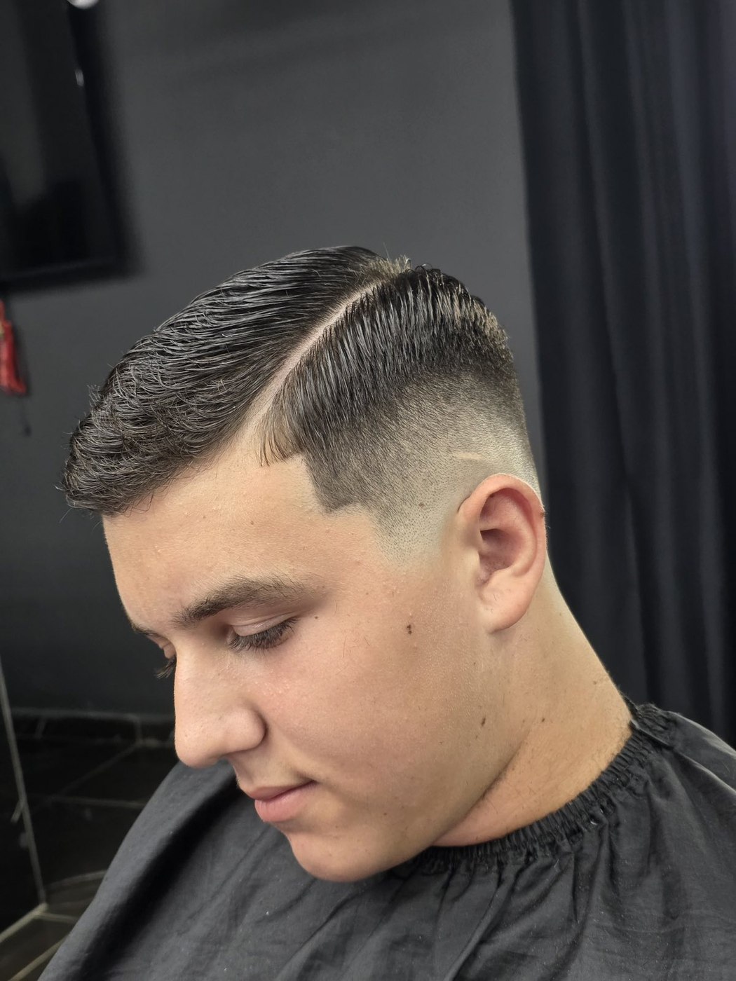Skin fade με χωρίστρα